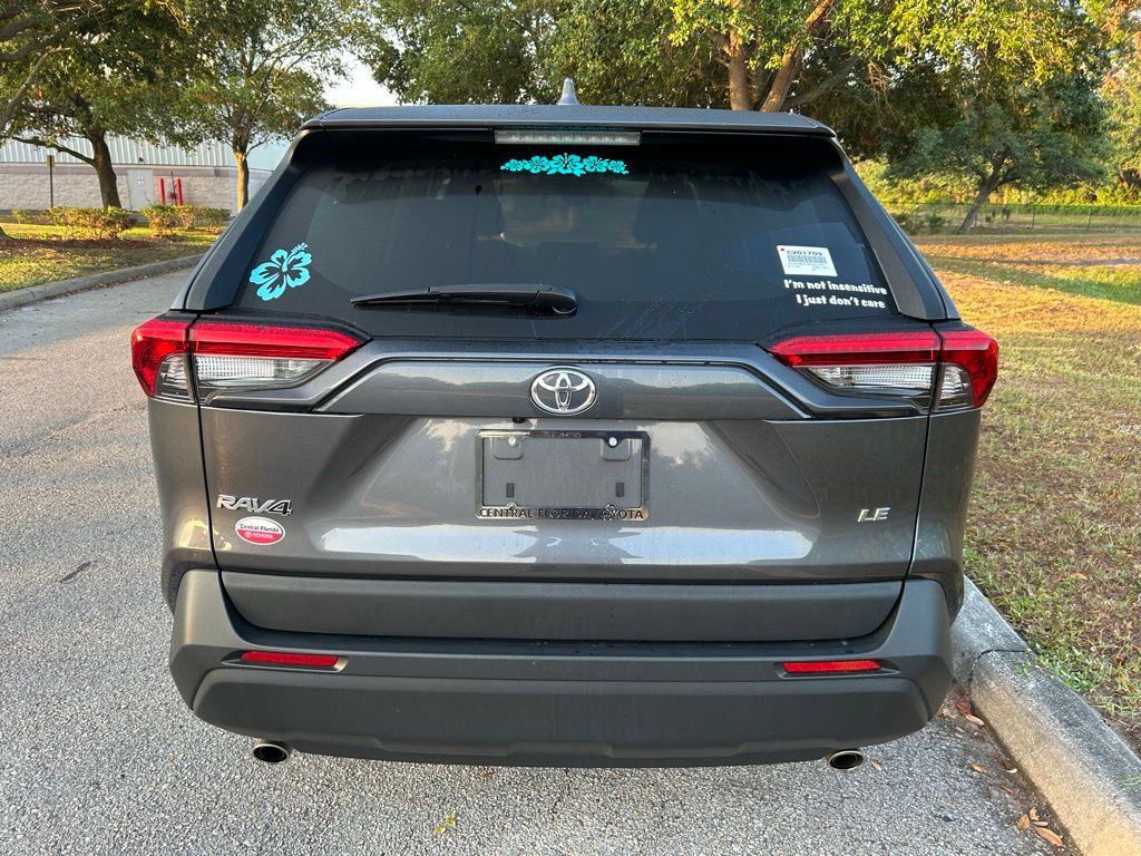 2022 Toyota RAV4 LE 4