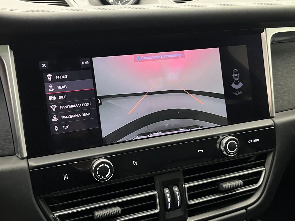 Thumbnail: 2022 Porsche Macan - 22