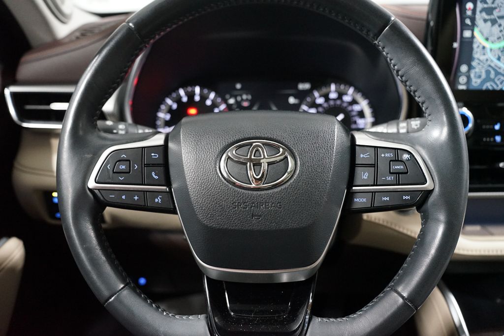 Thumbnail: 2022 Toyota Highlander - 12