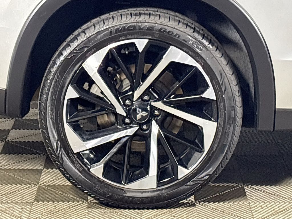 2023 Mitsubishi Outlander SE