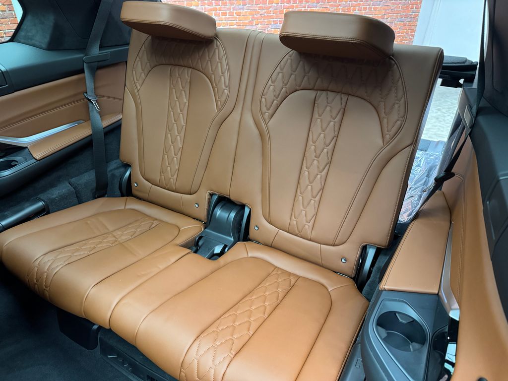 New 2026  BMW M60i image 28