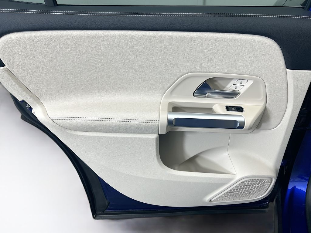 Thumbnail: 2023 Mercedes-Benz GLB - 24