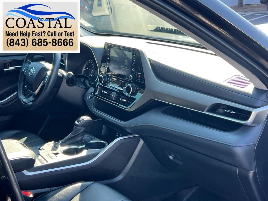 2022 Toyota Highlander XLE Brown at Davis Toyota of Orangeburg