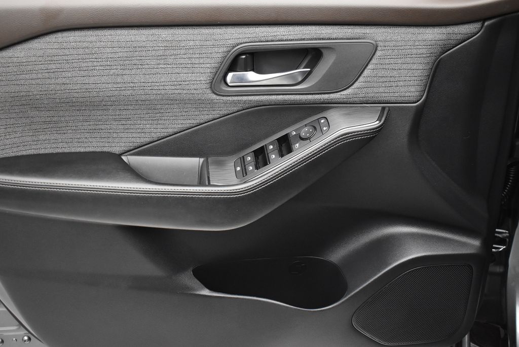 Thumbnail: 2023 Nissan Rogue - 10