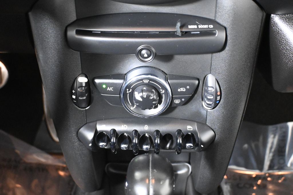 2014 MINI Cooper Base 27