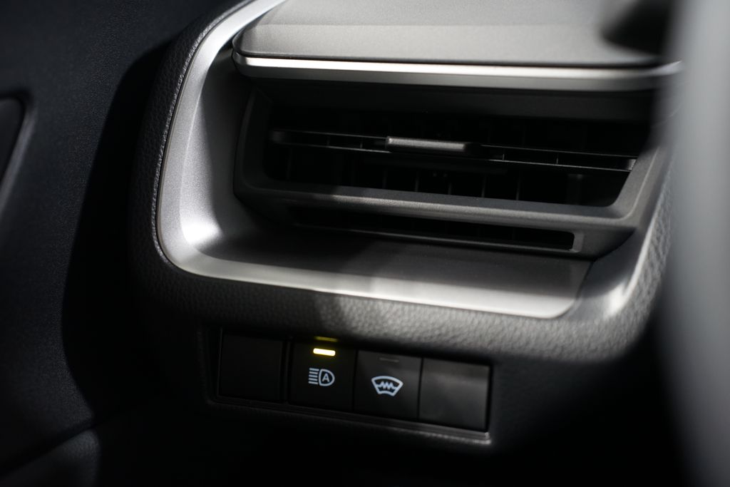 2025 Toyota Prius LE 23