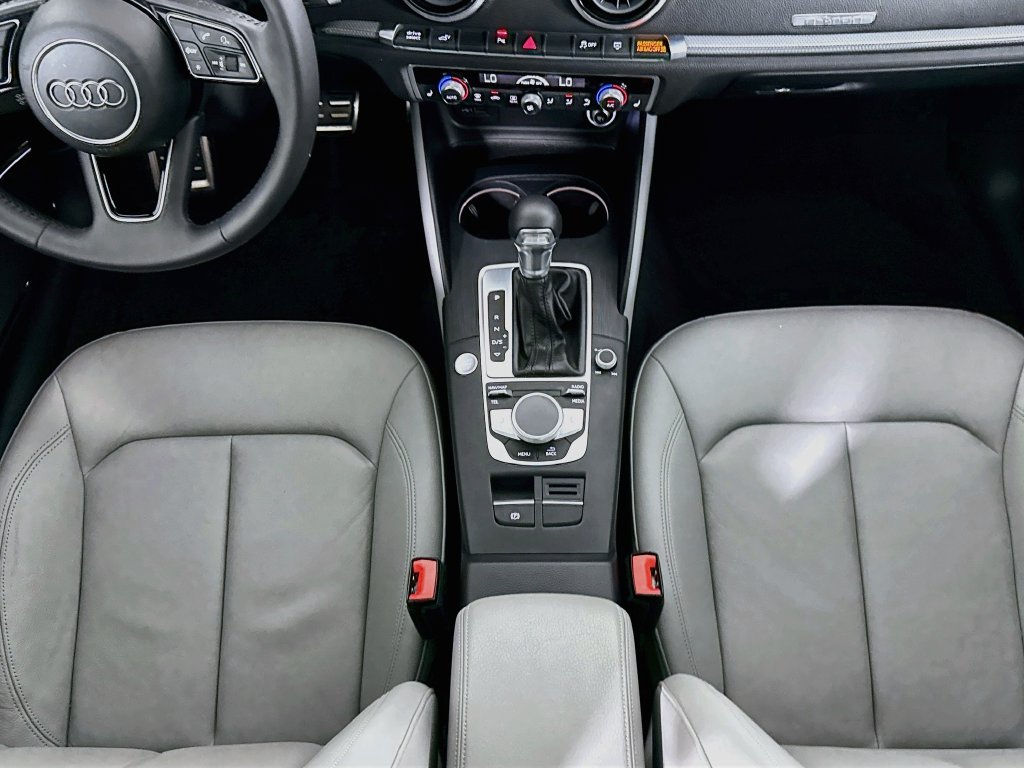 Thumbnail: 2018 Audi A3 e-tron - 16