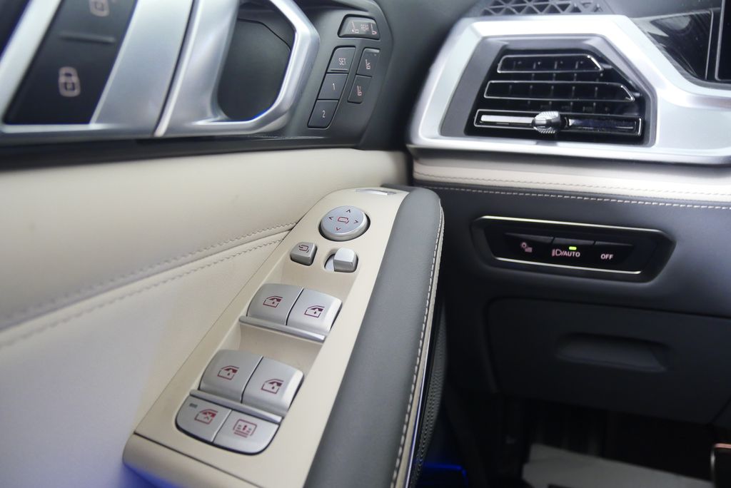 Thumbnail: 2024 BMW X7 - 23