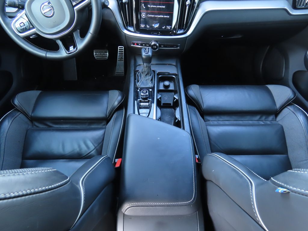 Thumbnail: 2019 Volvo V60 - 9