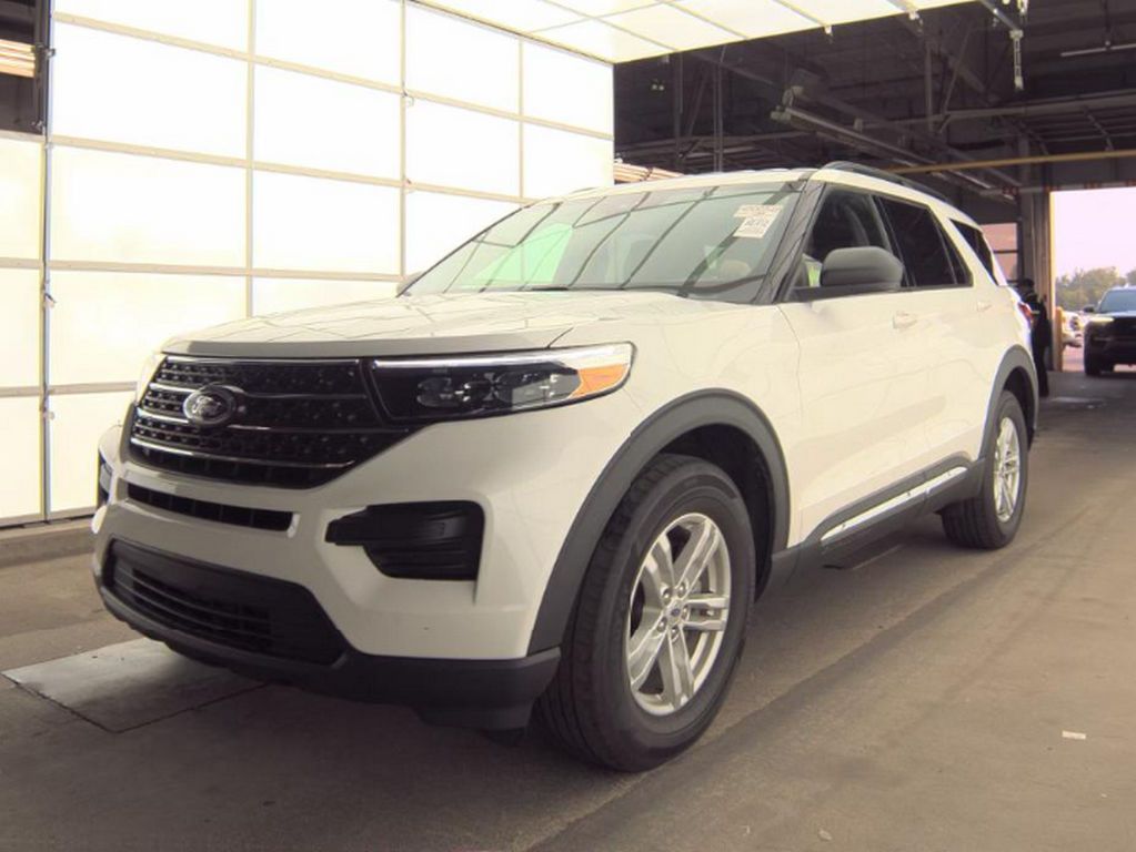 Used 2023 White Ford XLT image 2