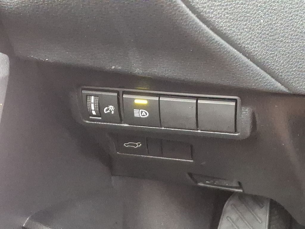 Thumbnail: 2023 Toyota Corolla Cross - 24