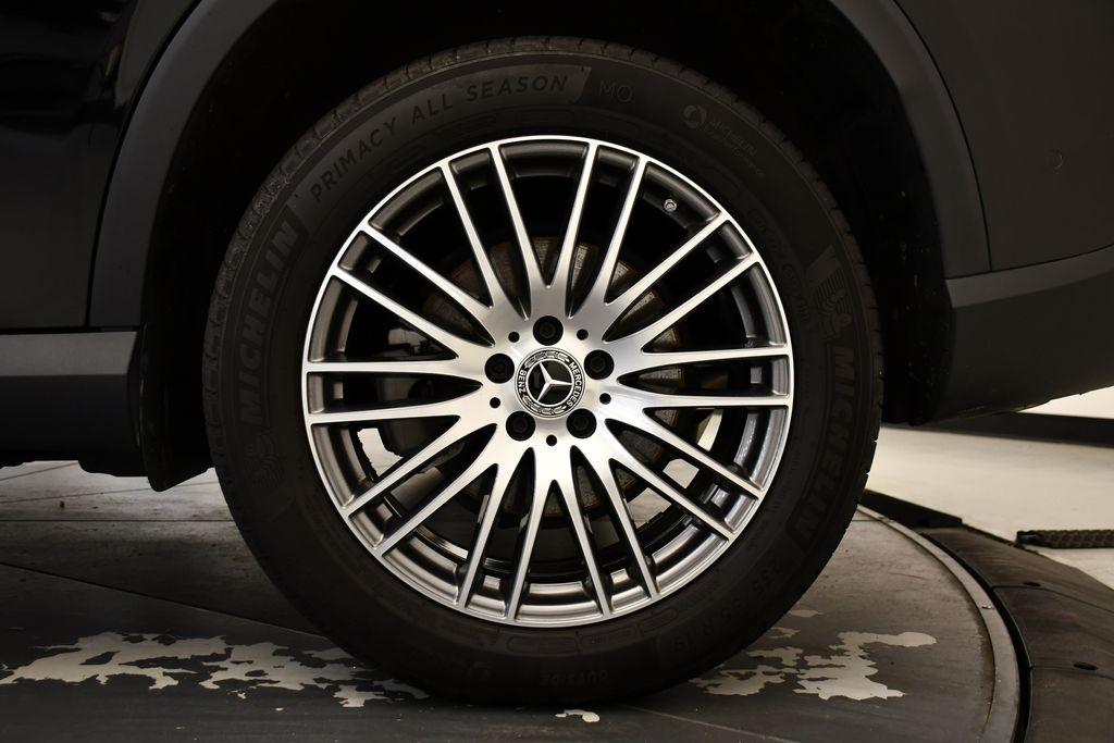 Thumbnail: 2024 Mercedes-Benz GLC - 14