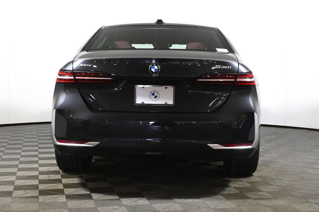 Thumbnail: 2026 BMW 5 Series - 6