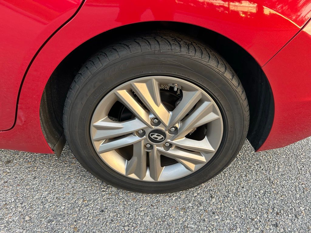 Thumbnail: 2019 Hyundai Elantra - 9