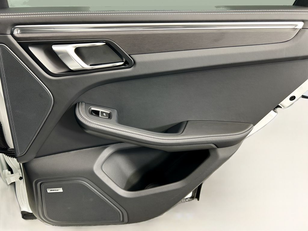 Thumbnail: 2026 Porsche Macan - 28