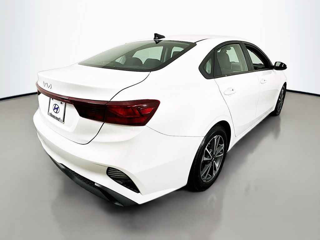 2023 Kia Forte LXS 5