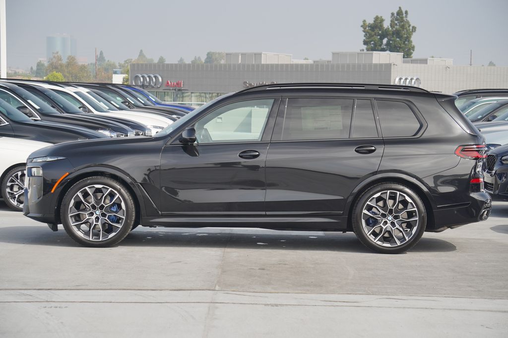 2025 BMW X7 M60i 4