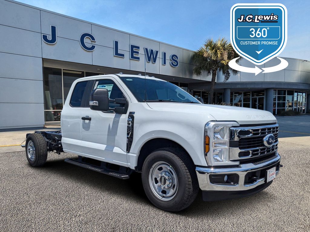 2025 Ford F-350 Super Duty XL