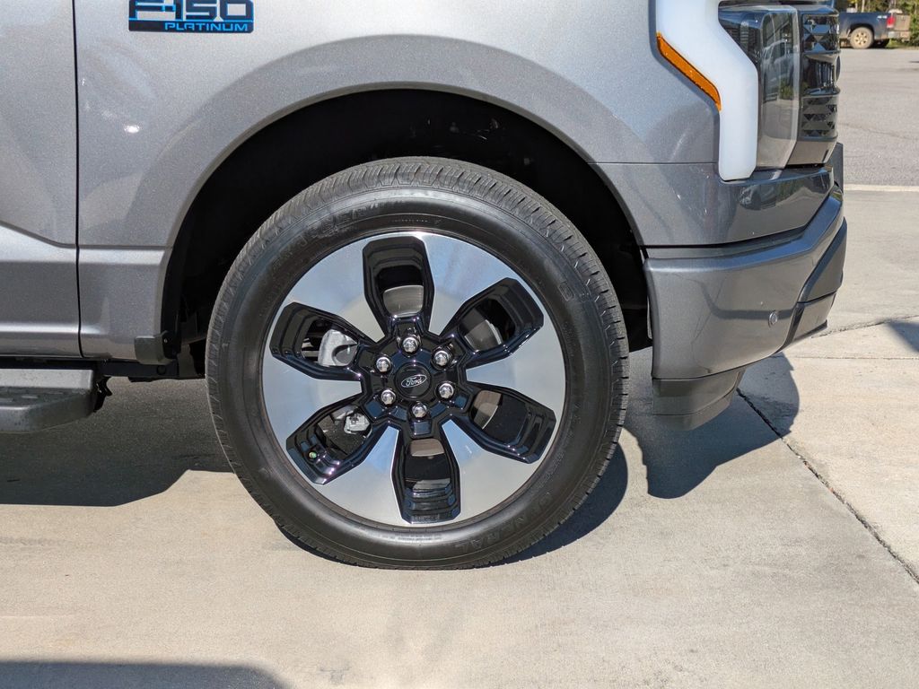 2025 Ford F-150 Lightning Platinum