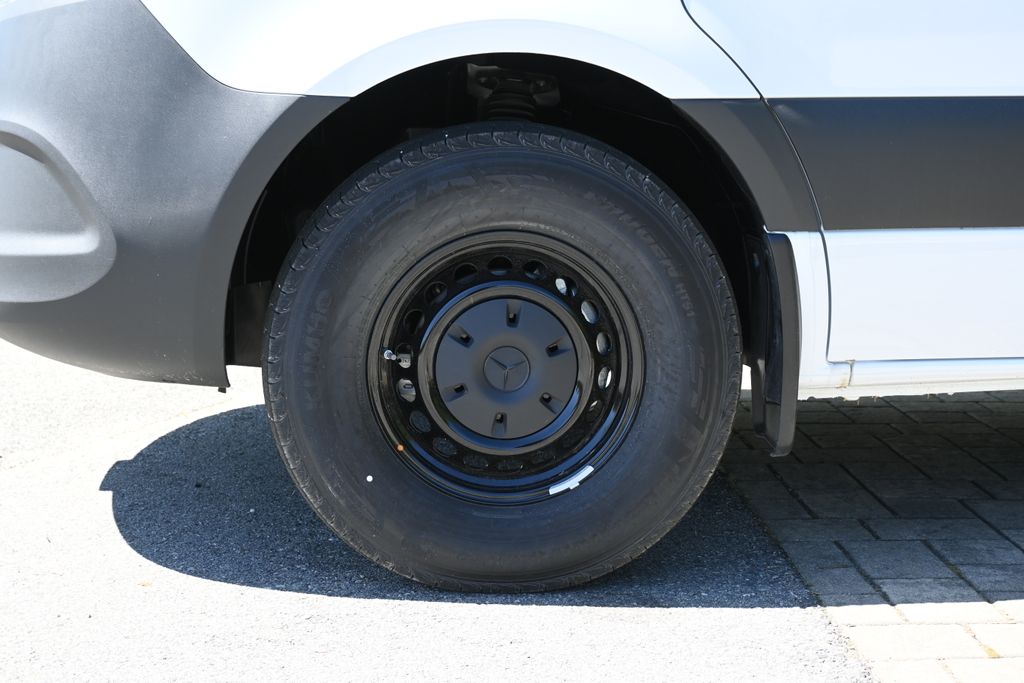 Thumbnail: 2025 Mercedes-Benz Sprinter - 12