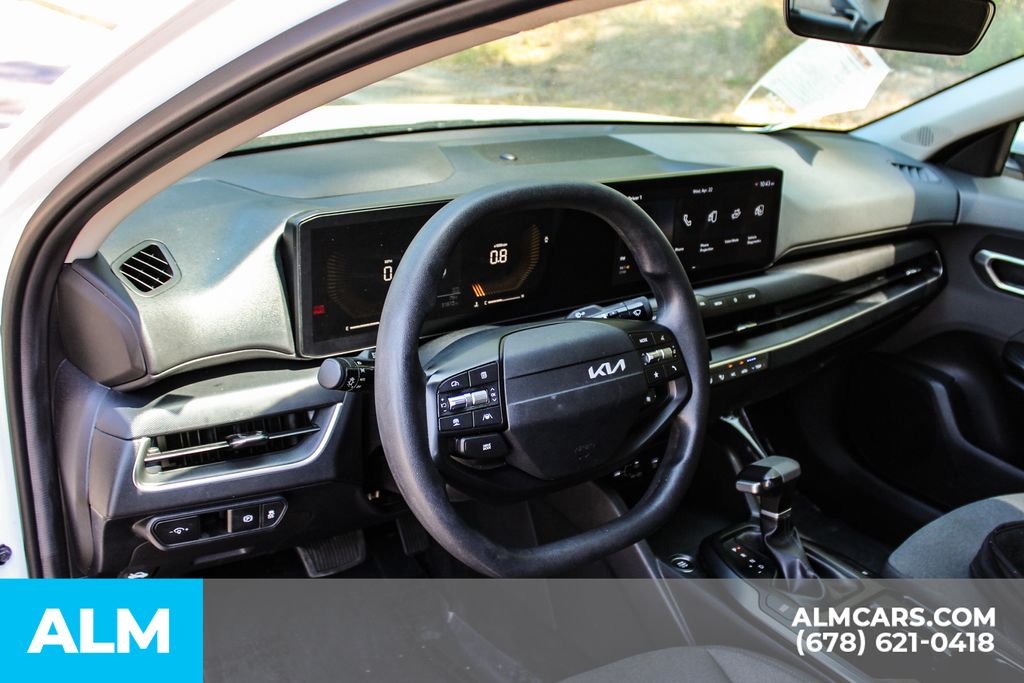 Used 2025 White Kia LXS image 21