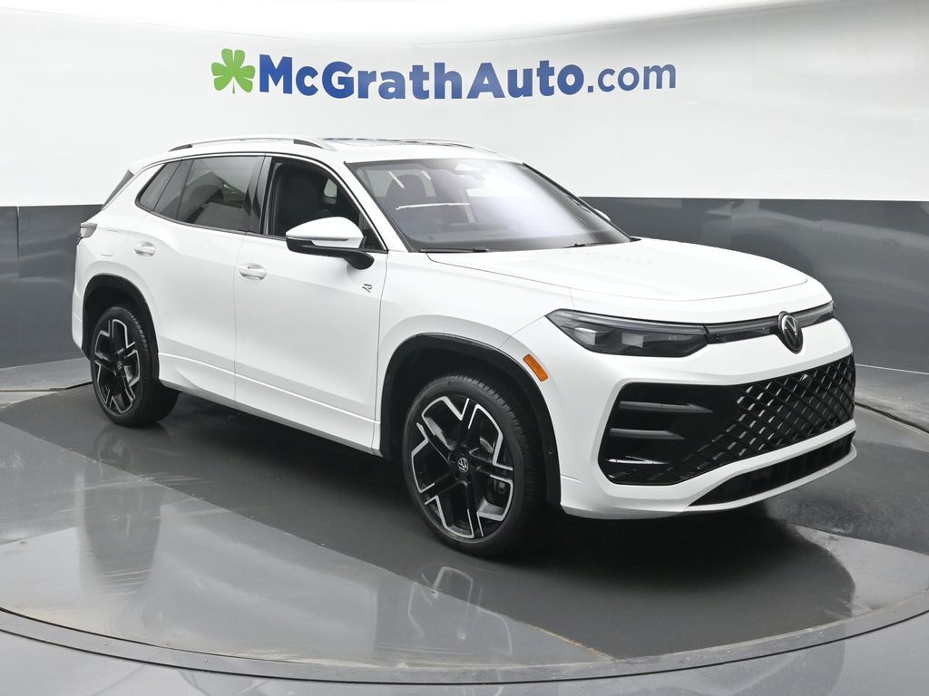 2026 Volkswagen Tiguan SEL R-LINE TURBO's photo