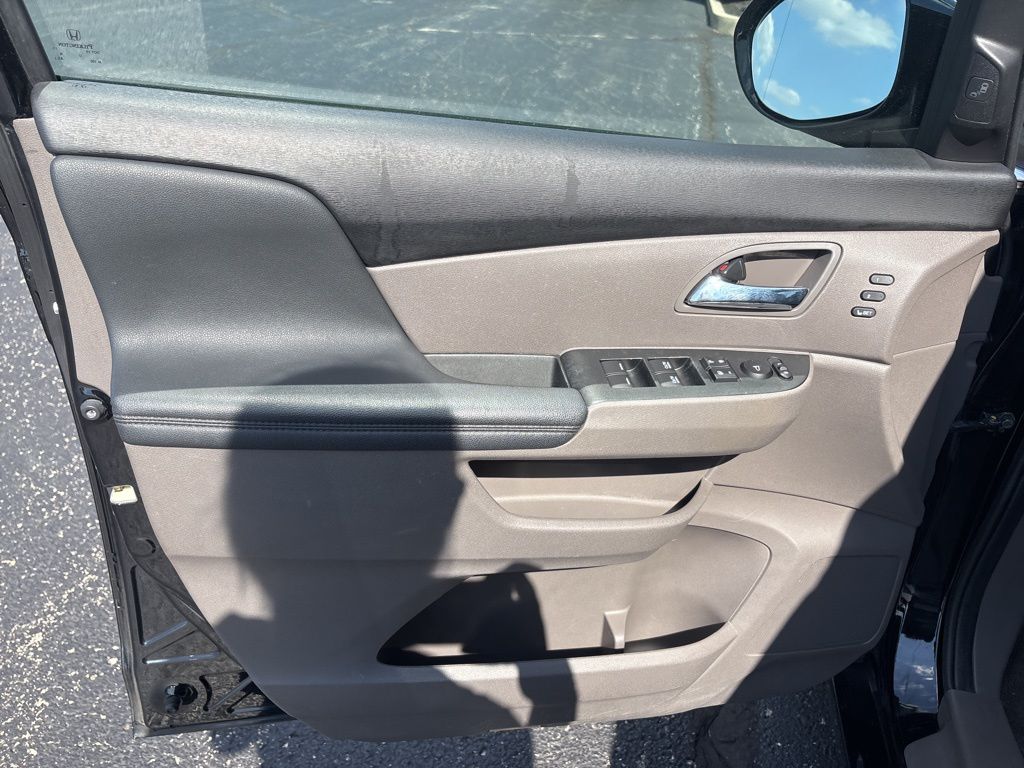2015 Honda Odyssey Touring Elite photo 30