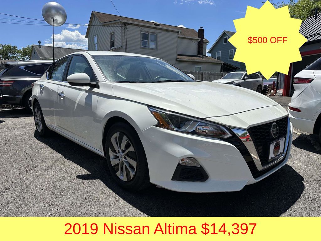 Glacier White 2019 Nissan Altima 2.5 S FWD Sedan Front-Wheel Drive Continuously Variable Transmission