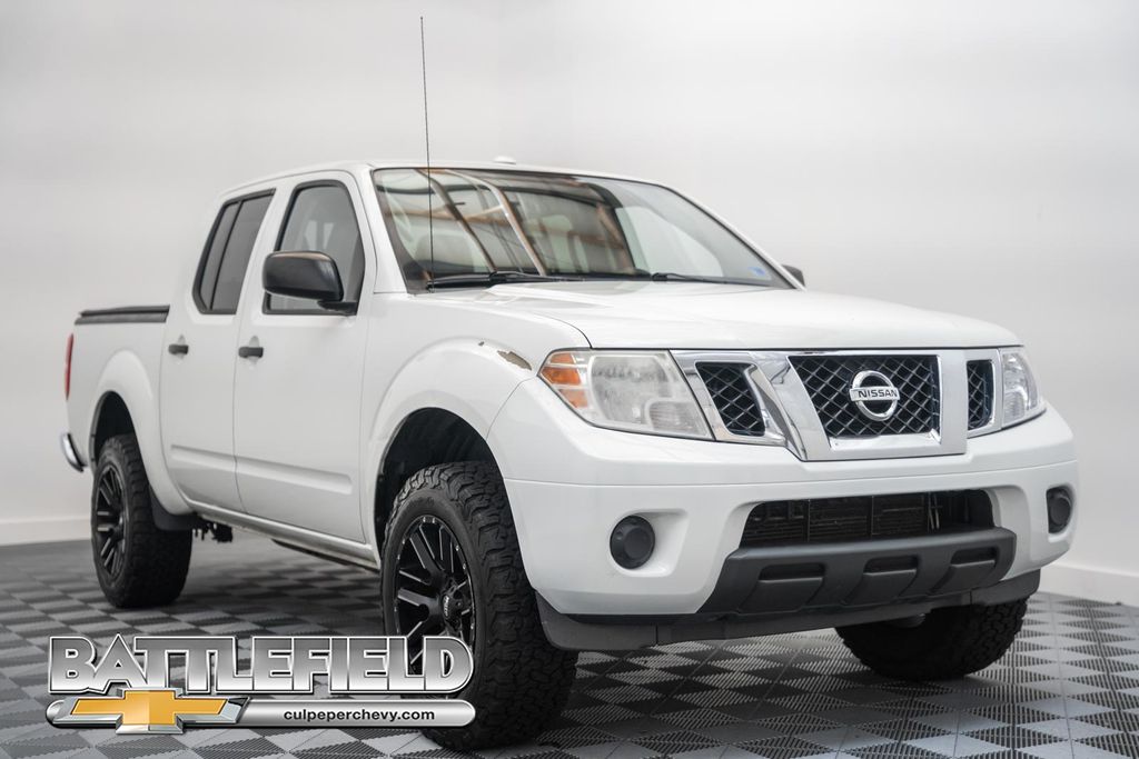 Glacier White 2018 Nissan Frontier Pickup Truck 4X2 5-Speed Automatic Overdrive