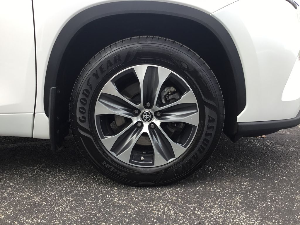 Thumbnail: 2024 Toyota Highlander - 12