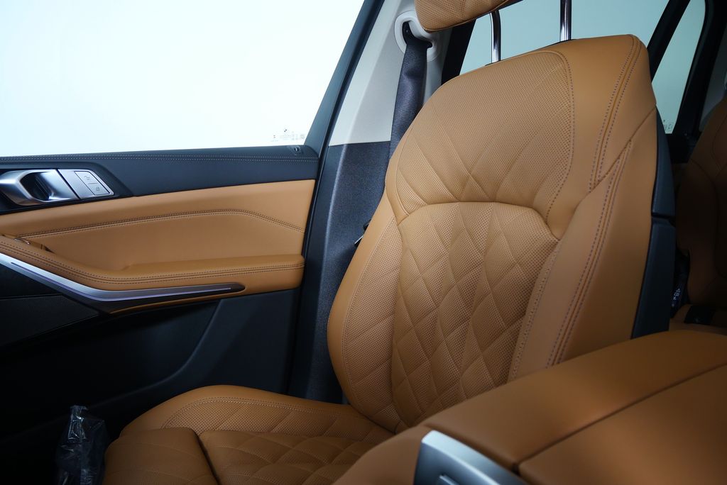 Thumbnail: 2026 BMW X7 - 24