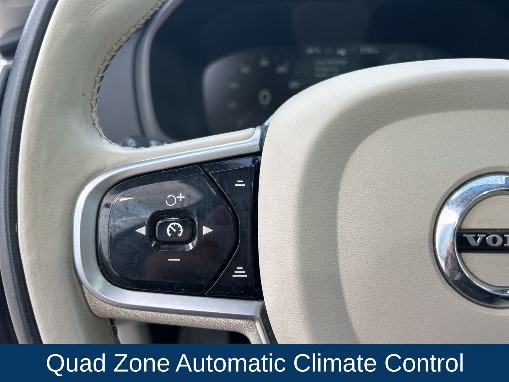 2019 Volvo XC90 T6 Momentum