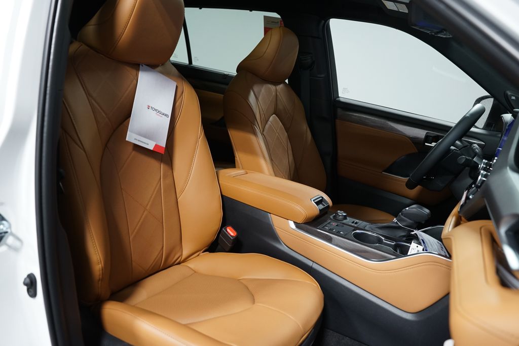 Thumbnail: 2026 Toyota Highlander - 32