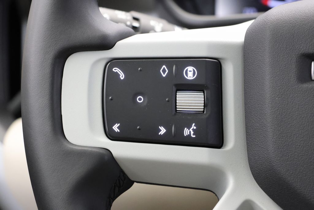 Thumbnail: 2024 Land Rover Defender - 18