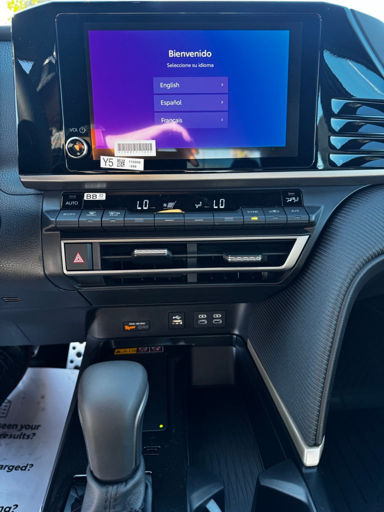 2025 Toyota Camry SE photo 26
