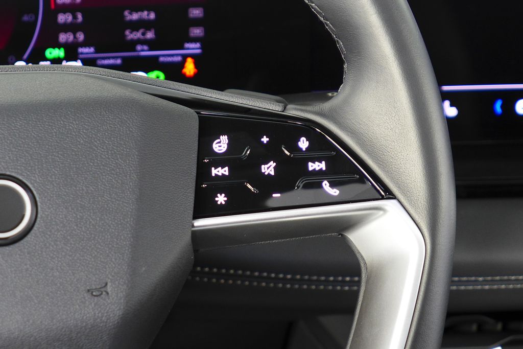 Thumbnail: 2025 Audi Q6 e-tron - 29