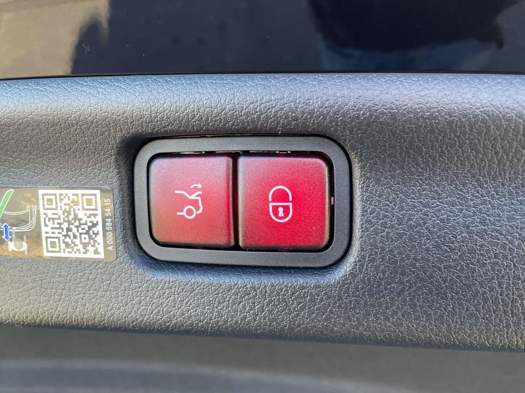 Thumbnail: 2025 Mercedes-Benz C-Class - 11