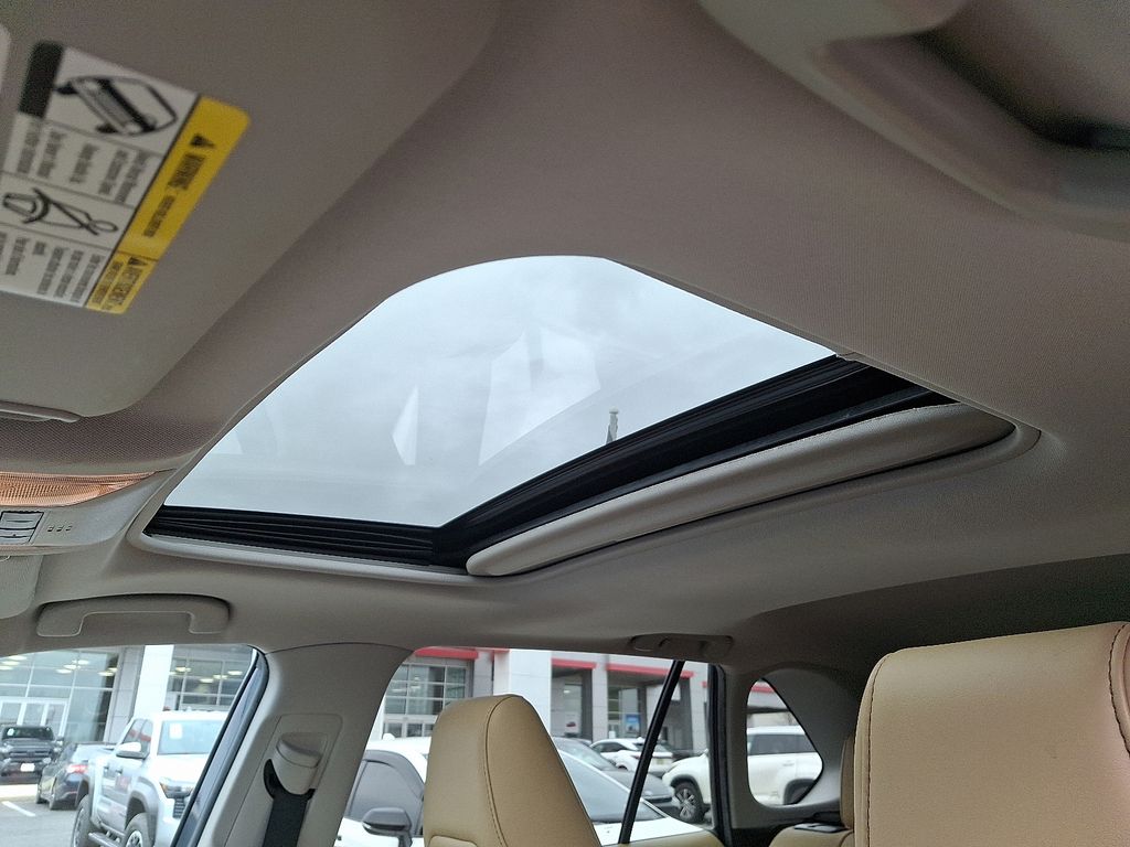 Thumbnail: 2019 Toyota RAV4 - 15