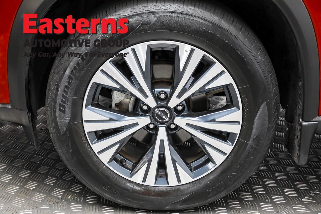 Used 2022 Red Nissan SV image 32