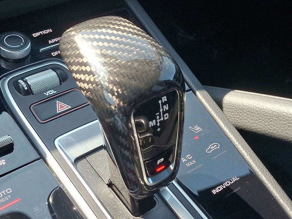 Thumbnail: 2022 Porsche Cayenne - 16