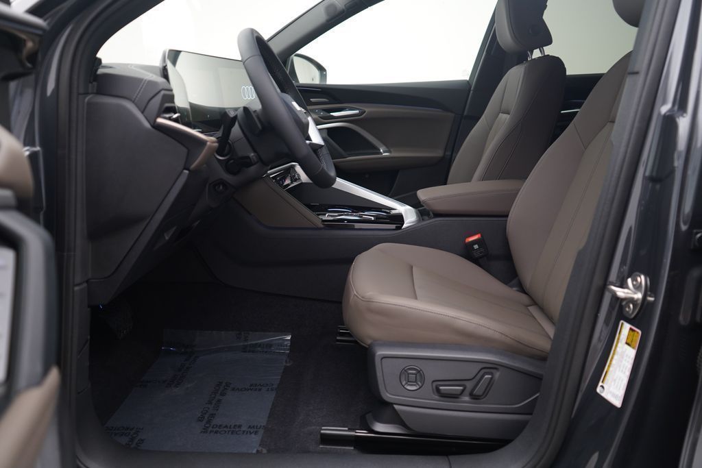 Thumbnail: 2025 Audi Q5 - 6