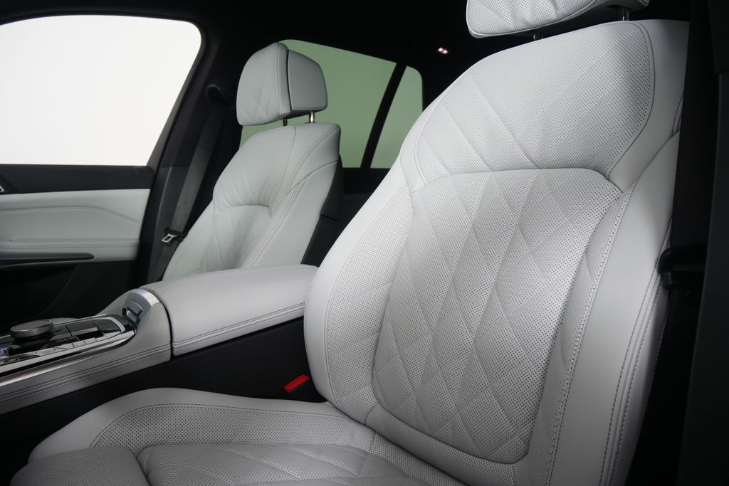 Thumbnail: 2026 BMW X5 - 11