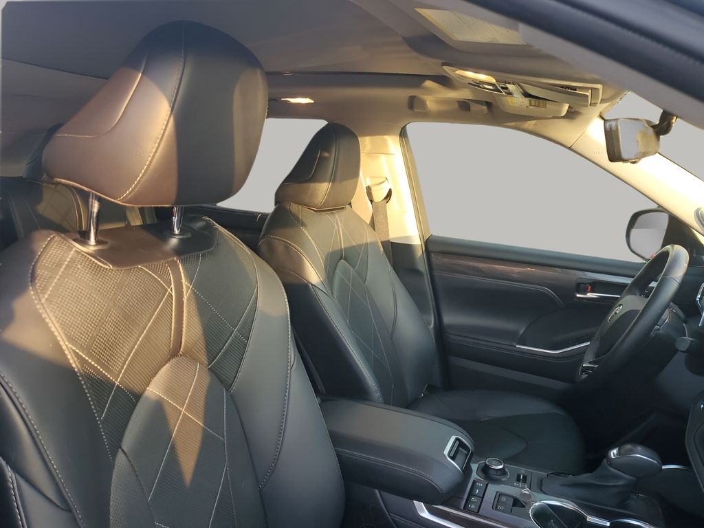 Used Car 2020 Toyota Highlander  Platinum For Sale Under $35,000 In Austin, Texas