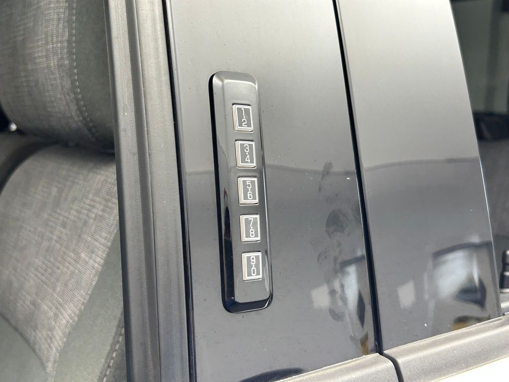 Used 2024 Oxford White Ford XLT image 25