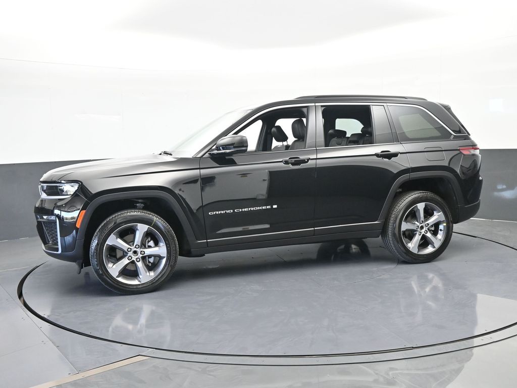 New 2026 Diamond Black Crystal Pearlcoat Jeep Limited image 2