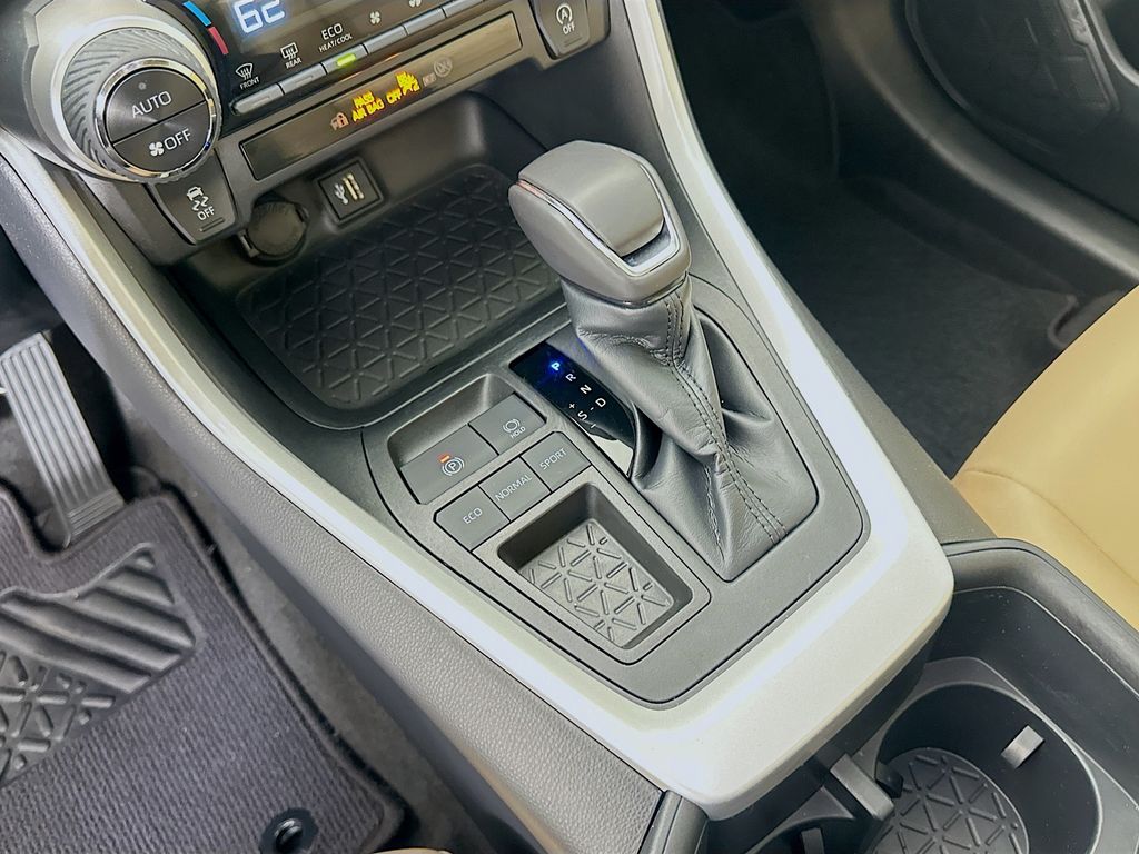 Thumbnail: 2023 Toyota RAV4 - 16