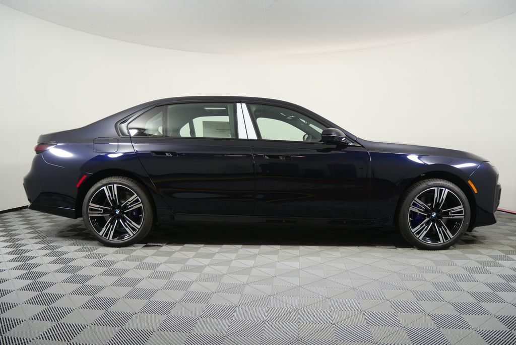 Thumbnail: 2026 BMW 7 Series - 2