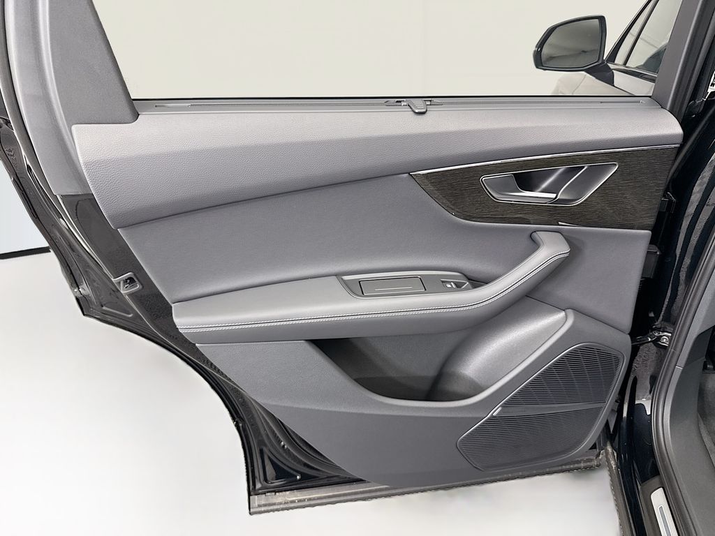 Thumbnail: 2026 Audi Q7 - 27