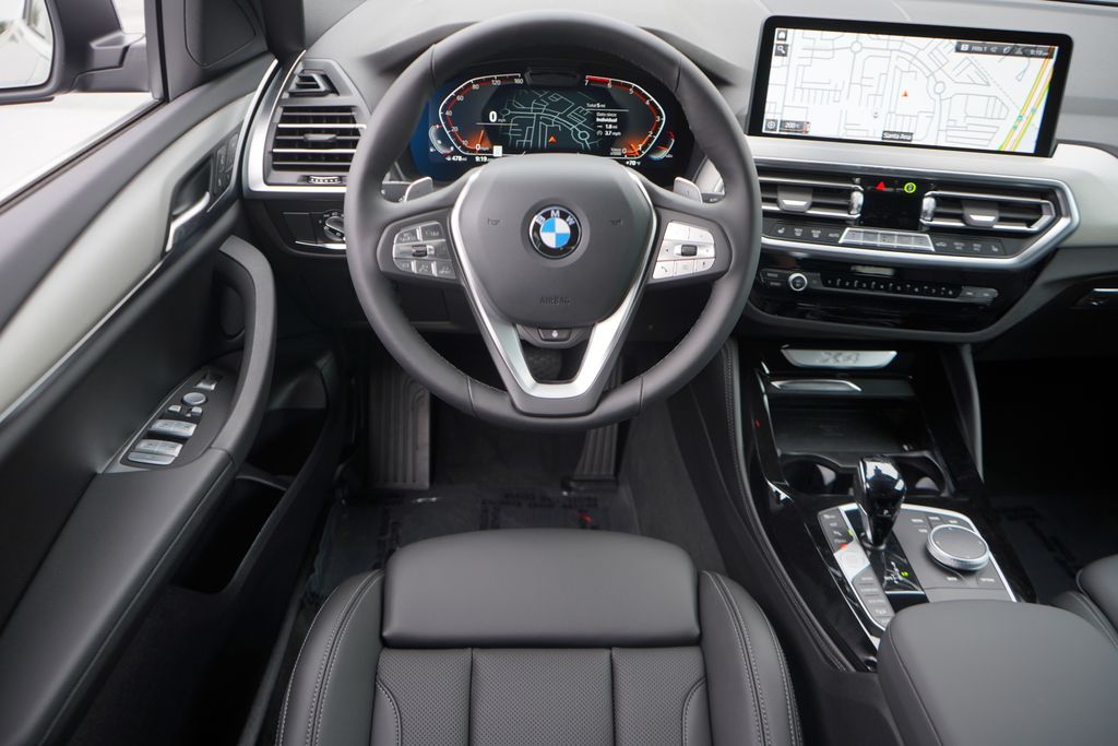 Thumbnail: 2025 BMW X4 - 15