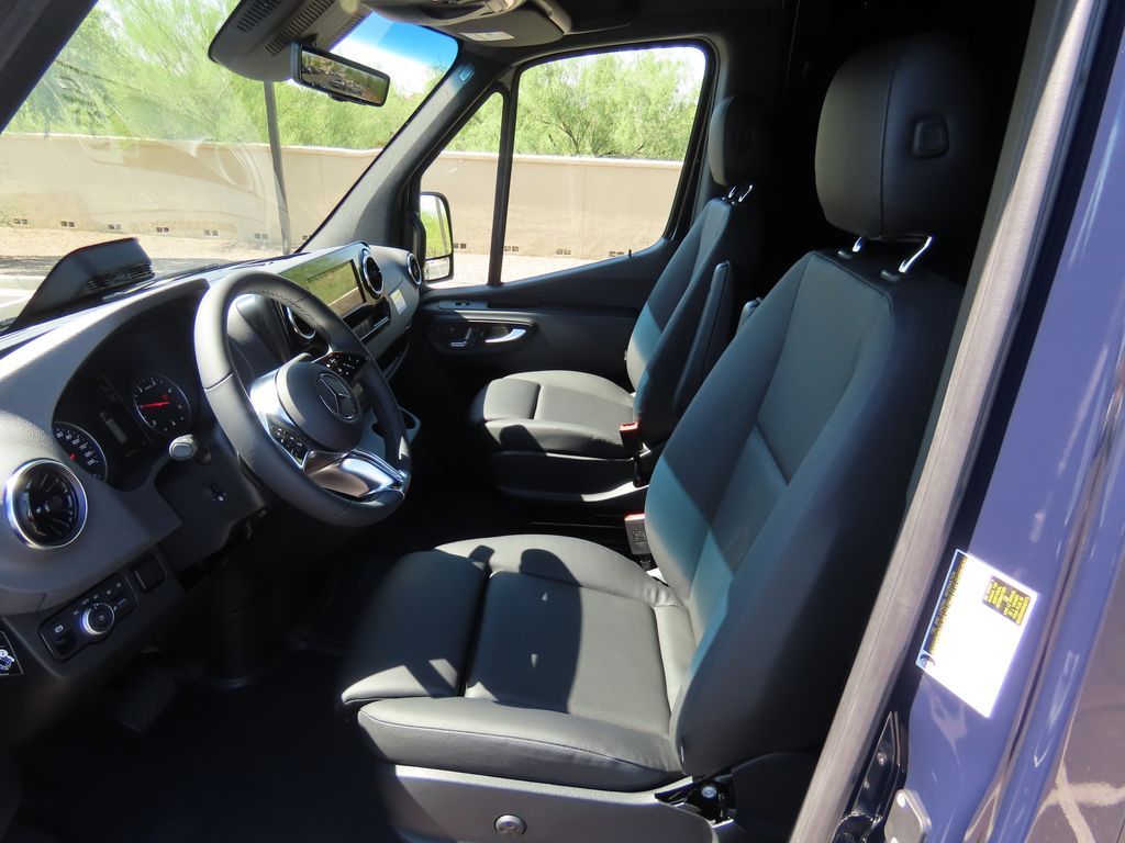 Thumbnail: 2025 Mercedes-Benz Sprinter - 19